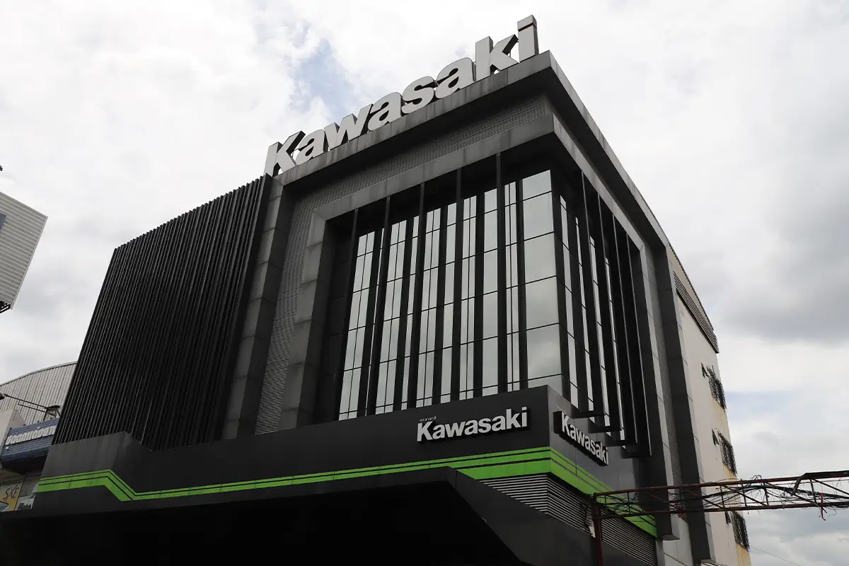 ภาพโชว์รูม Kawasaki Real MotoSports แนวนอน